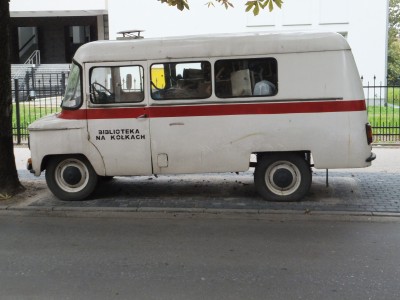 Sara Naumann blog PHoto Friday bus