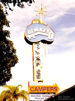 Vintage Motel sign